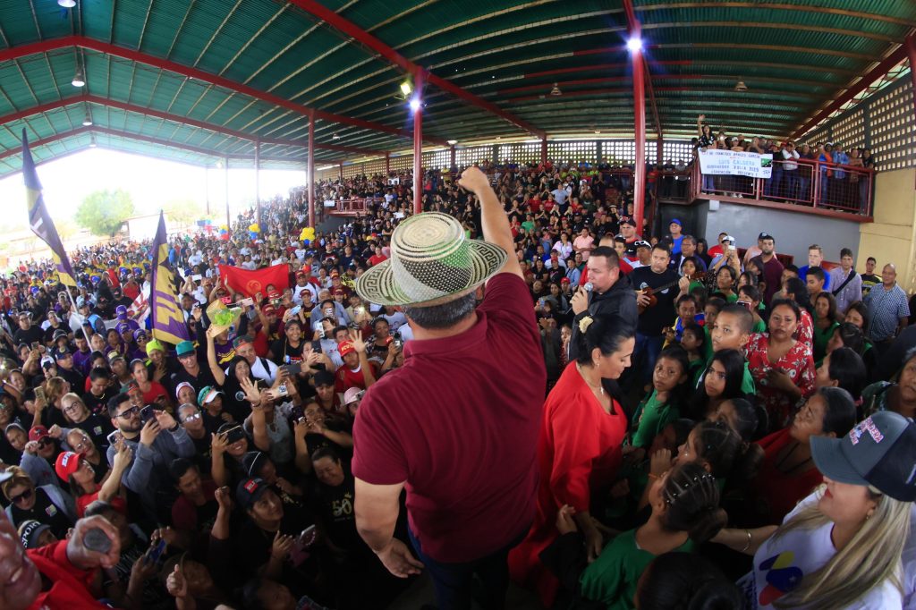 🌟 ¡LA FUERZA DEL PUEBLO ZULIANO SE HACE SENTIR! Luis Caldera recibe calor popular en Jesús Enrique Lossada y La Cañada de Urdaneta** 10 Noticias Maracaibo