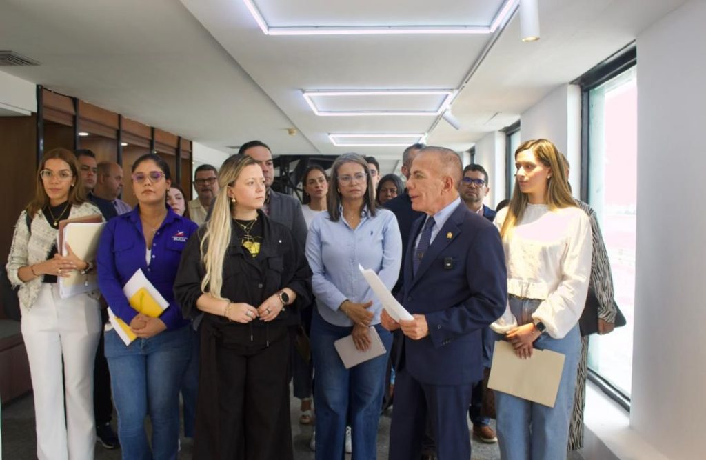 ❄️🏛️ DEL ABANDONO A LA EXCELENCIA: Así revivió el gobierno zuliano el "Lía Bermúdez" 8 Noticias Maracaibo