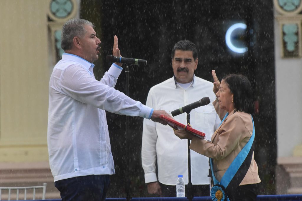 LA LLUVIA BENDIJO AL ZULIA: LUIS CALDERA JURAMENTÓ COMO GOBERNADOR BAJO UN AGUACERO DE ESPERANZA 🇻🇪💙 15 Noticias Maracaibo