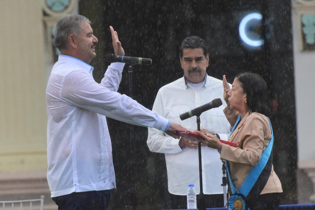 LA LLUVIA BENDIJO AL ZULIA: LUIS CALDERA JURAMENTÓ COMO GOBERNADOR BAJO UN AGUACERO DE ESPERANZA 🇻🇪💙 14 Noticias Maracaibo