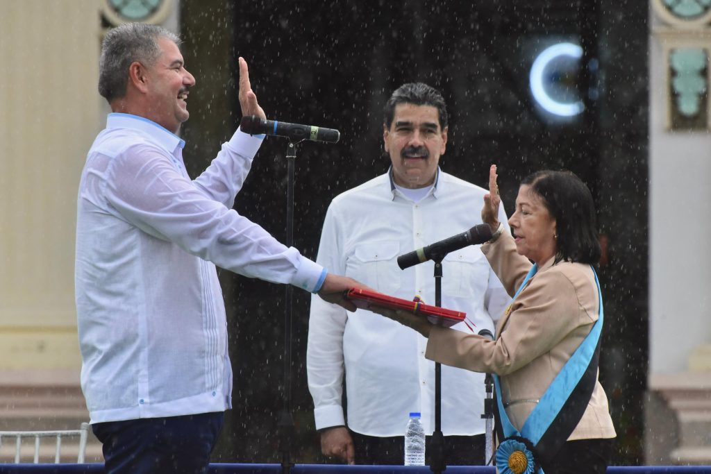 LA LLUVIA BENDIJO AL ZULIA: LUIS CALDERA JURAMENTÓ COMO GOBERNADOR BAJO UN AGUACERO DE ESPERANZA 🇻🇪💙 13 Noticias Maracaibo