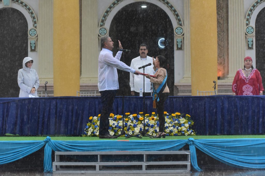 LA LLUVIA BENDIJO AL ZULIA: LUIS CALDERA JURAMENTÓ COMO GOBERNADOR BAJO UN AGUACERO DE ESPERANZA 🇻🇪💙 11 Noticias Maracaibo