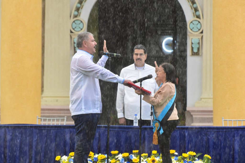 LA LLUVIA BENDIJO AL ZULIA: LUIS CALDERA JURAMENTÓ COMO GOBERNADOR BAJO UN AGUACERO DE ESPERANZA 🇻🇪💙 10 Noticias Maracaibo