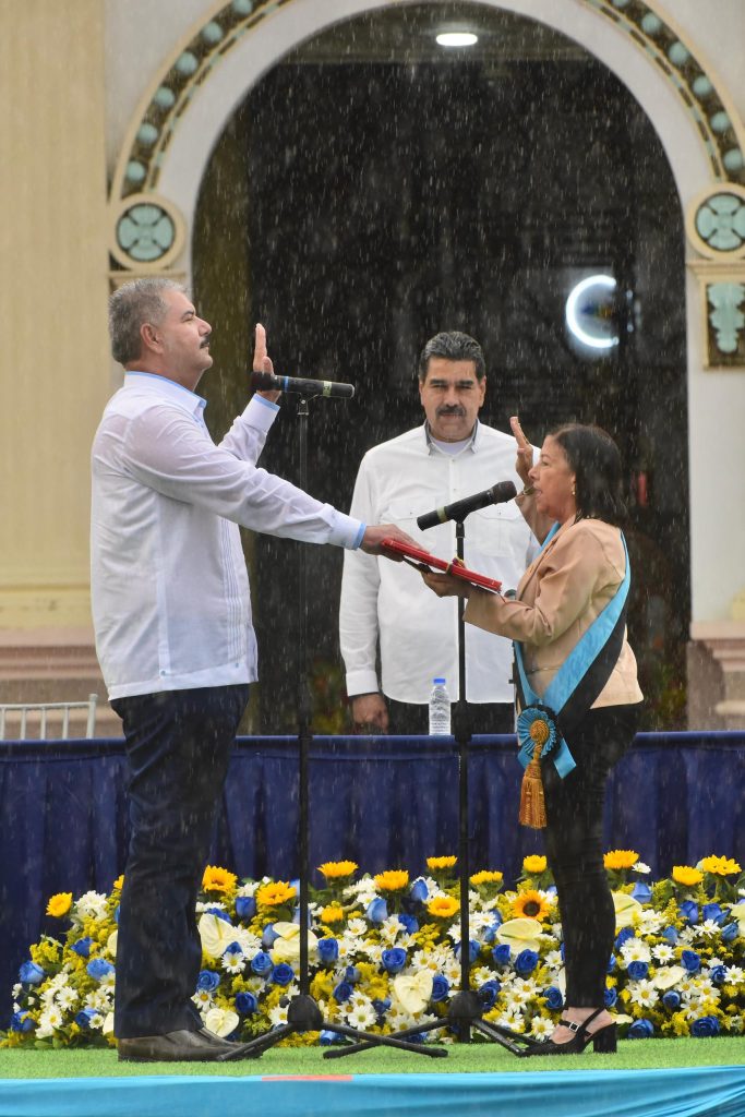 LA LLUVIA BENDIJO AL ZULIA: LUIS CALDERA JURAMENTÓ COMO GOBERNADOR BAJO UN AGUACERO DE ESPERANZA 🇻🇪💙 9 Noticias Maracaibo
