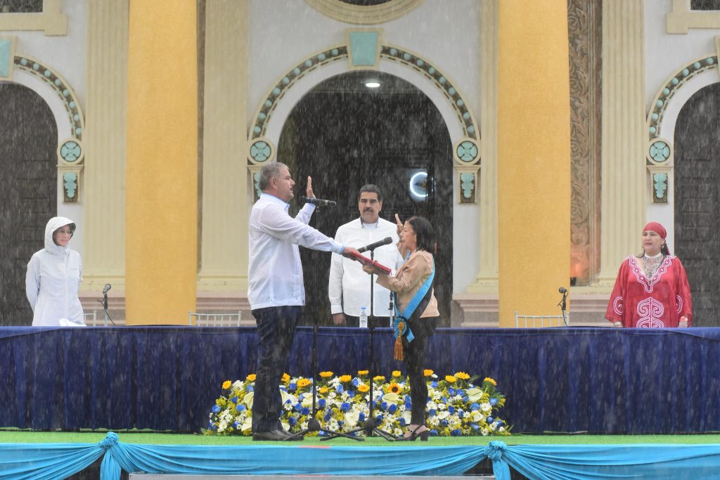 LA LLUVIA BENDIJO AL ZULIA: LUIS CALDERA JURAMENTÓ COMO GOBERNADOR BAJO UN AGUACERO DE ESPERANZA 🇻🇪💙 8 Noticias Maracaibo