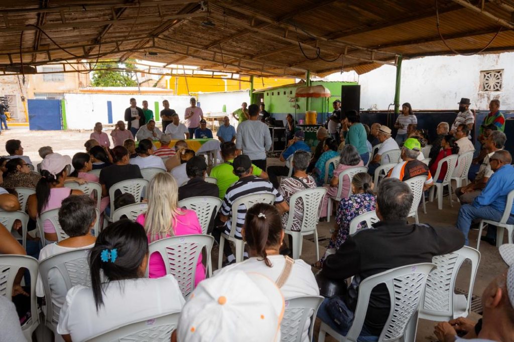 Romero Martínez planta bandera: 'Maracaibo seguirá progresando, ¡no volverá a manos de los que la destruyeron!' 🏙️✊ 8 Noticias Maracaibo