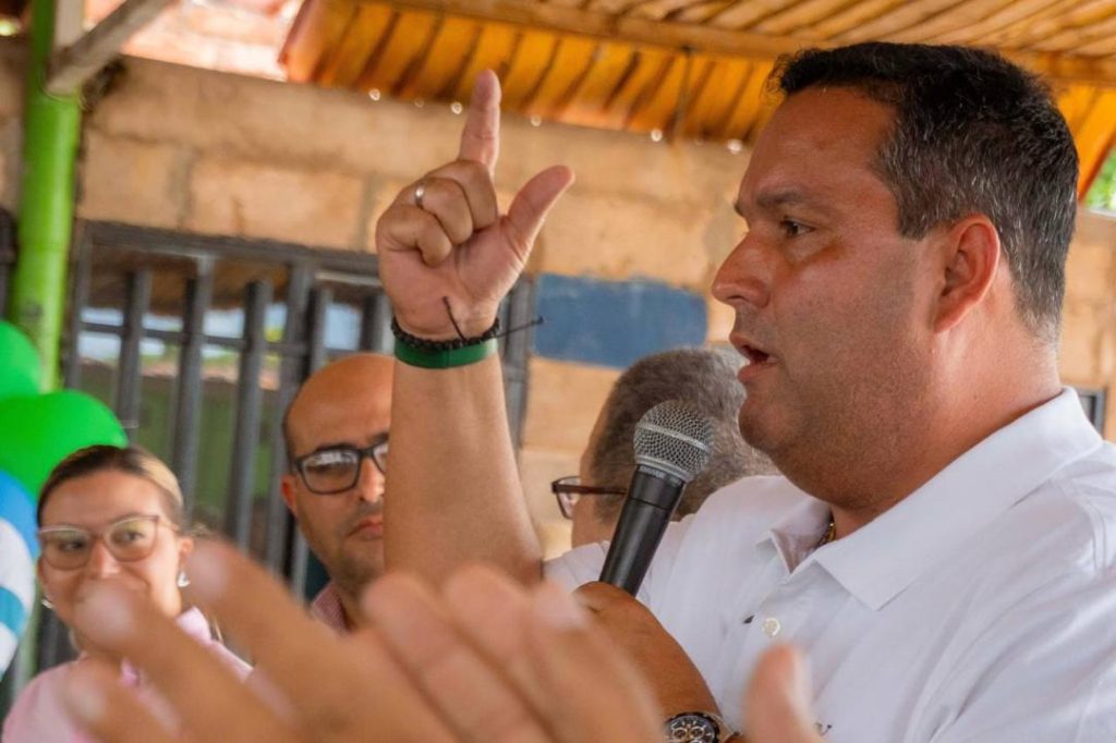 Romero Martínez planta bandera: 'Maracaibo seguirá progresando, ¡no volverá a manos de los que la destruyeron!' 🏙️✊ 10 Noticias Maracaibo