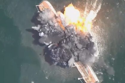 Enorme bola de fuego: el poderoso impacto de drones marítimos de la Armada rusa (VIDEO)