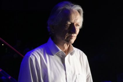 Estamos "criando un tigre" que podría terminar matándonos: la oscura advertencia del 'padrino de la IA'