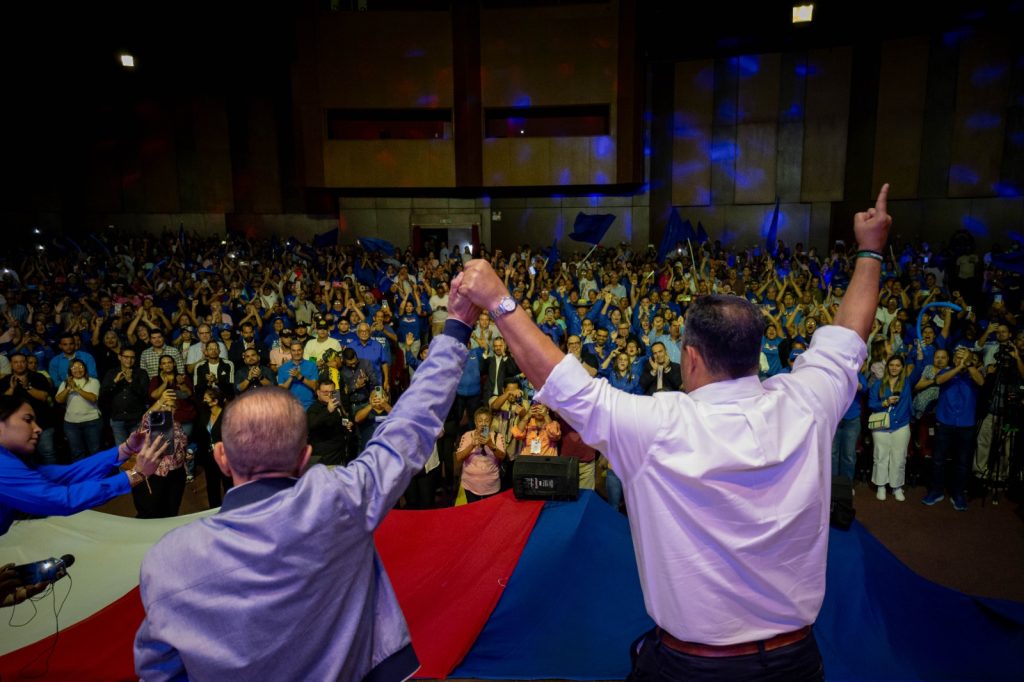 UNT unifica fuerzas: Rosales Guerrero corona a Adrián Romero como el candidato opositor que Maracaibo necesita 💙🏙️"** 11 Noticias Maracaibo