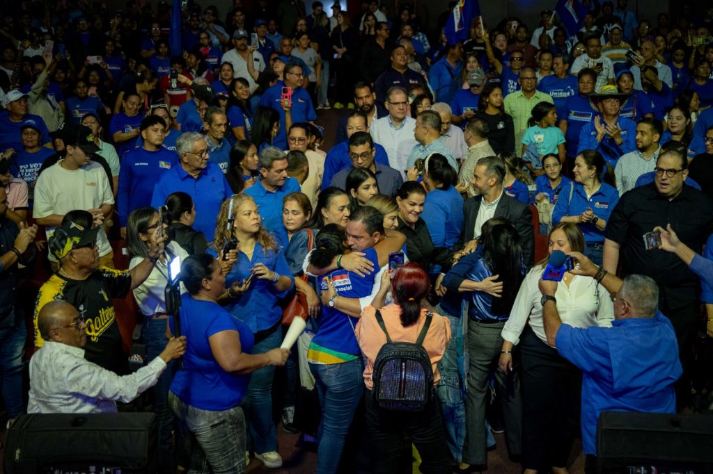 UNT unifica fuerzas: Rosales Guerrero corona a Adrián Romero como el candidato opositor que Maracaibo necesita 💙🏙️"** 12 Noticias Maracaibo