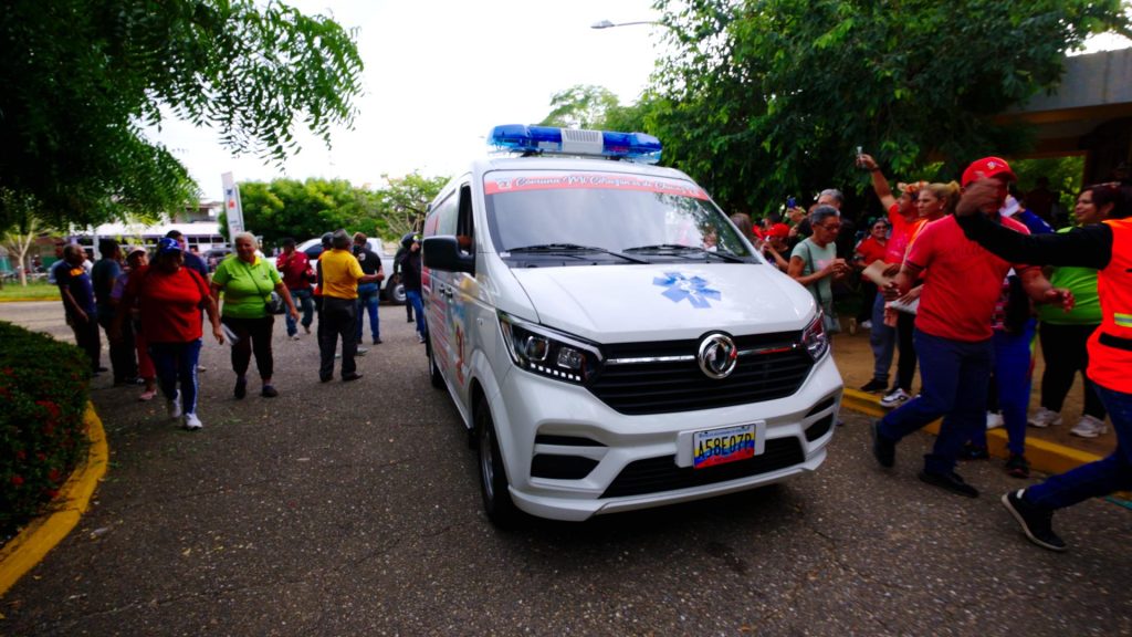 Gobernador Luis Caldera inunda de esperanza la Costa Oriental: ambulancia y plan de aguas llegan a Baralt 🚑 8 Noticias Maracaibo