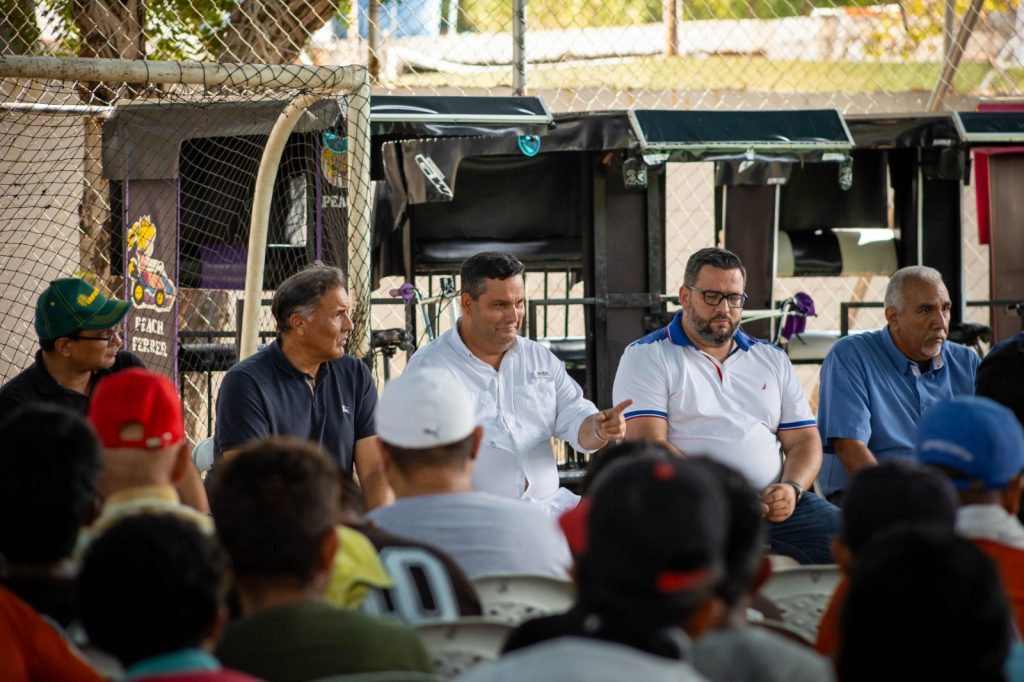Los buses y carritos se pintan de apoyo! 🚍💙 Transportistas maracuchos le dan el respaldo a el Alcalde Adrián Romero 14 Noticias Maracaibo