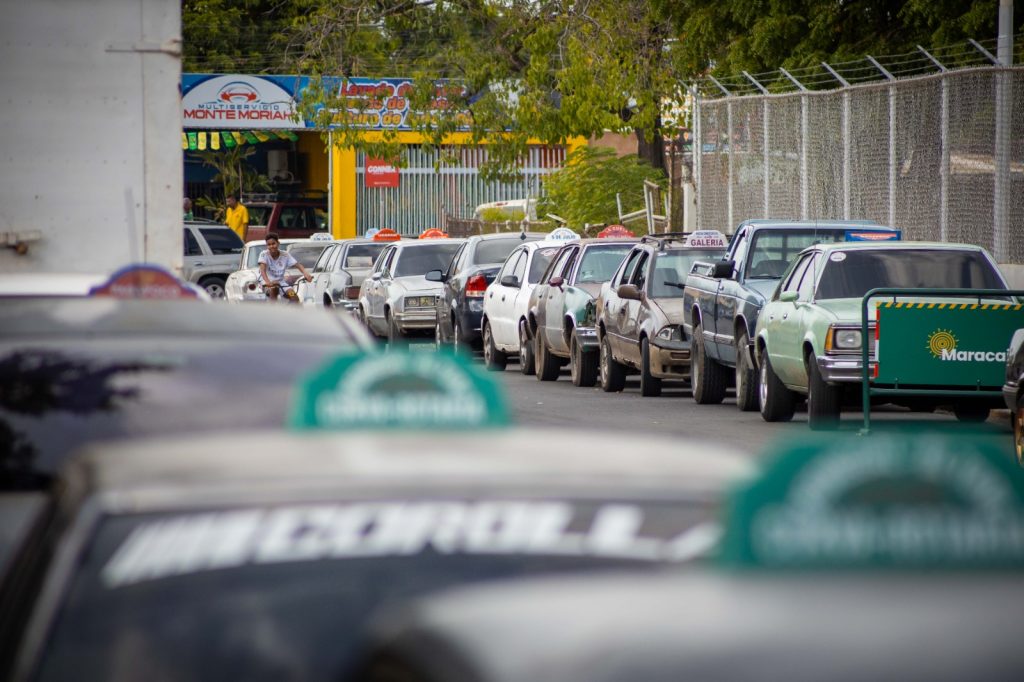 Los buses y carritos se pintan de apoyo! 🚍💙 Transportistas maracuchos le dan el respaldo a el Alcalde Adrián Romero 11 Noticias Maracaibo