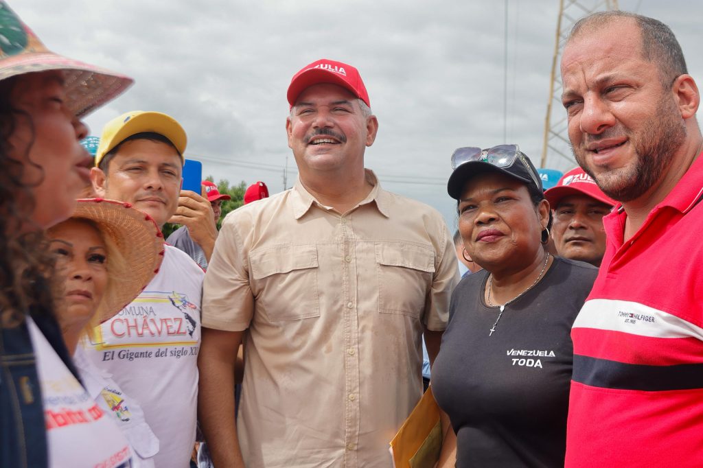 Zulia Oeste se viste de asfalto nuevo! 🚧🔥 Arranca colocación de 10 mil toneladas en corredor Hugo Chávez 13 Noticias Maracaibo
