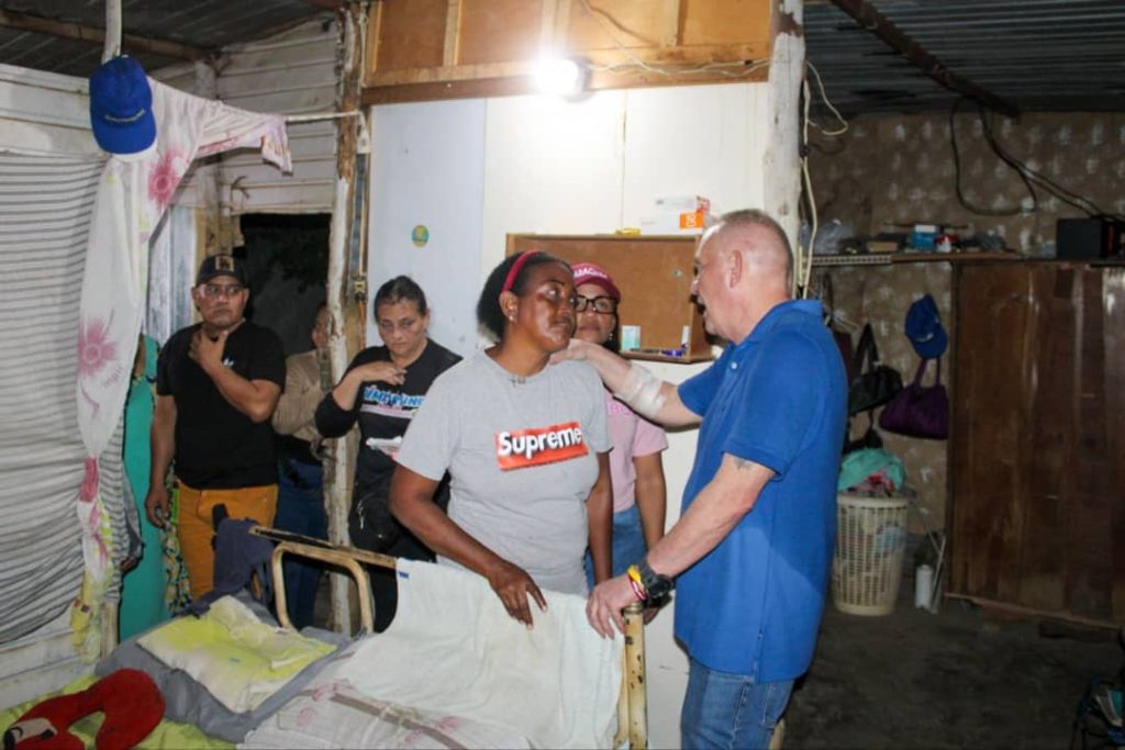 Di Martino: 'Mi equipo lo integran los que aman a Maracaibo, no los que buscan prebendas' 💙" (Candidato reafirma compromiso humanista en recorrido por barrios) 10 Noticias Maracaibo