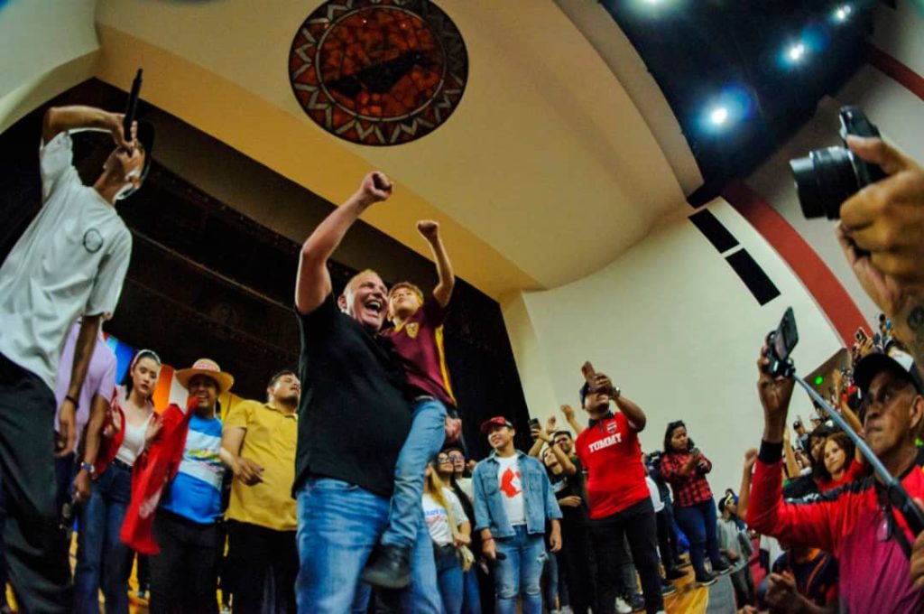 La rebelión creativa: Di Martino apuesta por una Maracaibo diseñada por sus jóvenes 🎭🚀" 11 Noticias Maracaibo