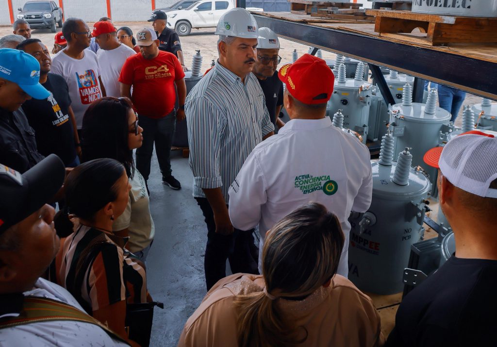 ¡Transformadores y luz para Maracaibo! 💡 Gobernador Caldera impulsa plan masivo de energía"(Entrega 49 equipos eléctricos y anuncia operativo de alumbrado público) 10 Noticias Maracaibo