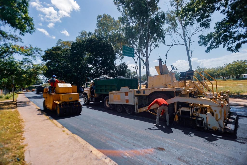 🚧 GOBERNADOR LUIS CALDERA - INICIA MEGAOPERATIVO DE ASFALTADO EN MACHIQUES: 17.500 TONELADAS DE PAVIMENTO PARA TRANSFORMAR LA CIUDAD 11 Noticias Maracaibo