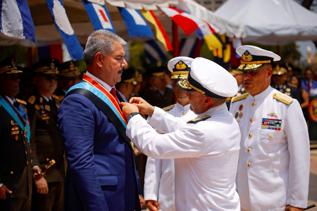 GOBERNADOR LUIS CALDERA Y FANB RINDEN TRIBUTO AL LEGADO DE BOLÍVAR EN CONMEMORACIÓN DE LA BATALLA NAVAL DEL LAGO 15 Noticias Maracaibo