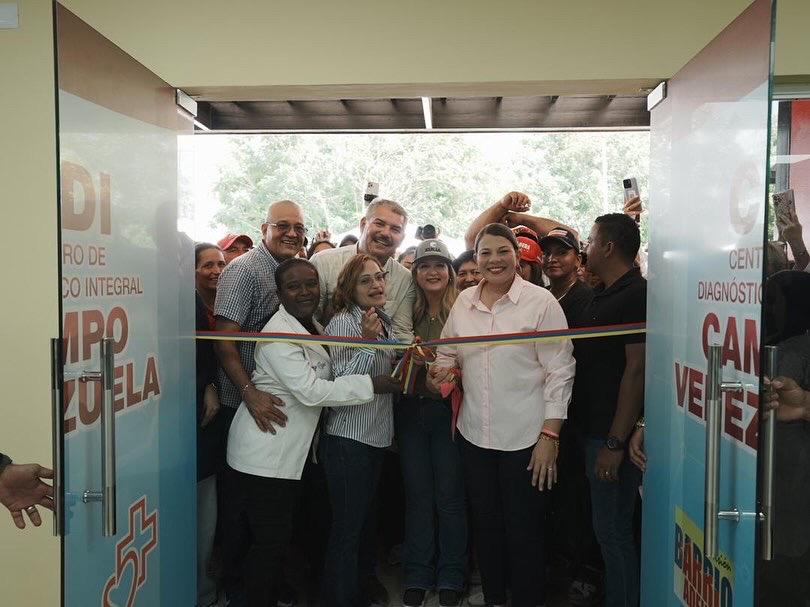 GOBIERNO REINAUGURA CDI CAMPO VENEZUELA CON TECNOLOGÍA DE PUNTA PARA ATENDER A MÁS DE 10 MIL FAMILIAS"(Ministra Gutiérrez y Gobernador Luis Caldera lideran recuperación de centro de salud en municipio Simón Bolívar) 8 Noticias Maracaibo
